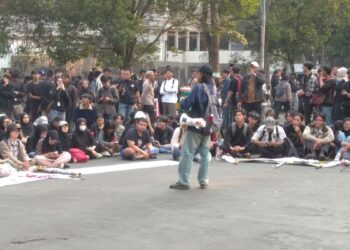 Demo di DPRD Jabar, Mahasiswa Bandung Sorot Rupiah Melemah, MBG, hingga BBM Naik